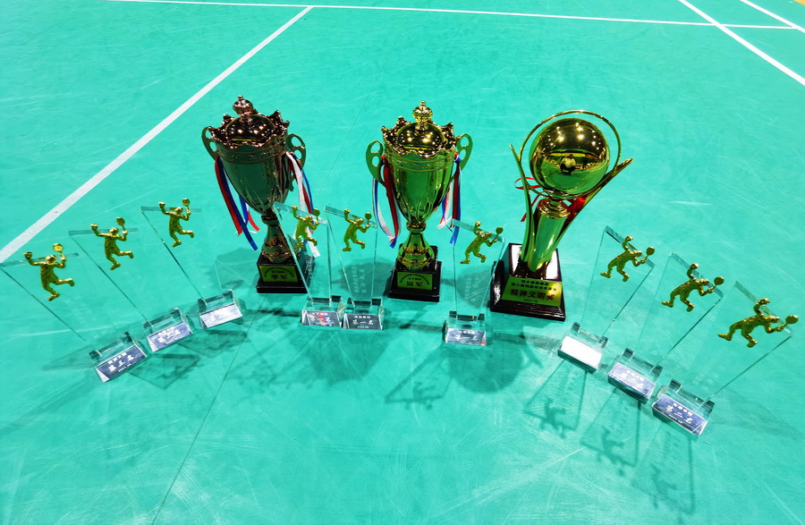 羽动未来 羽你精彩——公司荣获集团第三届“创新杯”羽毛球赛5金4银2铜(图3) 羽动未来 羽你精彩——公司荣获集团第三届“创新杯”羽毛球赛5金4银2铜(图3)