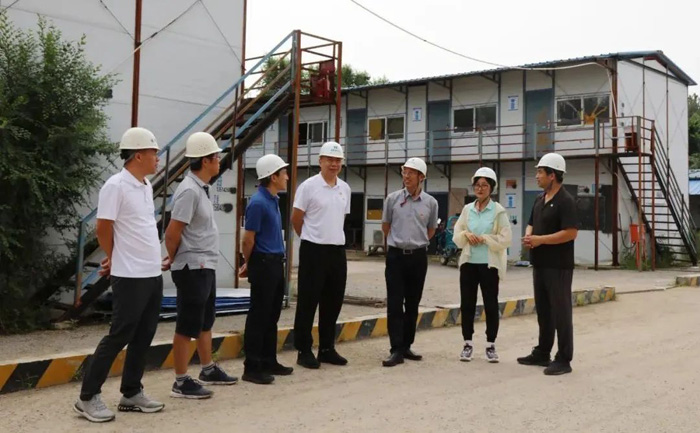 向高温湿热下奋战在一线的公司广大职工道一声“你们辛苦了”(图2) 向高温湿热下奋战在一线的公司广大职工道一声“你们辛苦了”(图2)