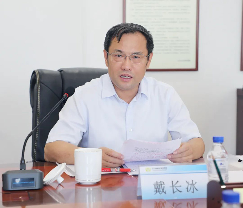 戴长冰出席“中国梦·劳动美——喜迎二十大解放思想再出发”读书征文活动颁奖仪式同获奖代表座谈(图2) 戴长冰出席“中国梦·劳动美——喜迎二十大解放思想再出发”读书征文活动颁奖仪式同获奖代表座谈(图2)