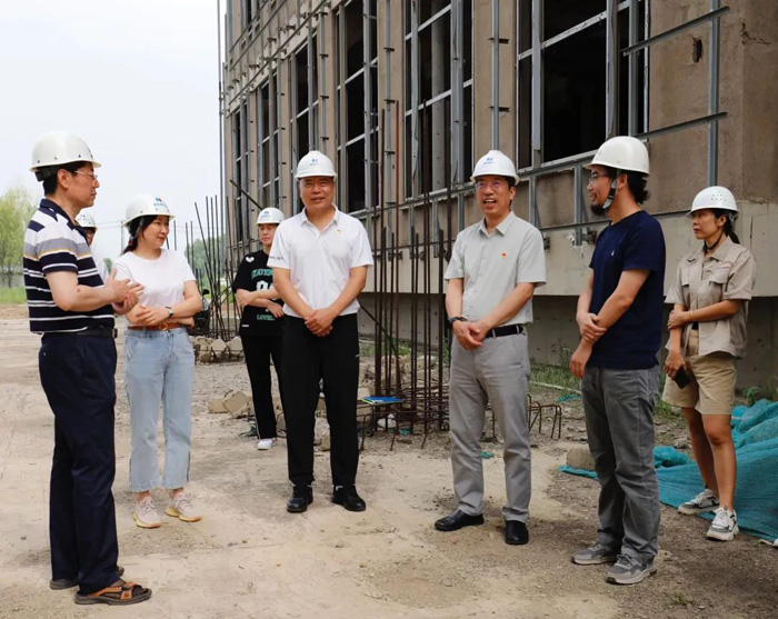 夏日送清凉,关爱在一线(图2) 夏日送清凉,关爱在一线(图2)